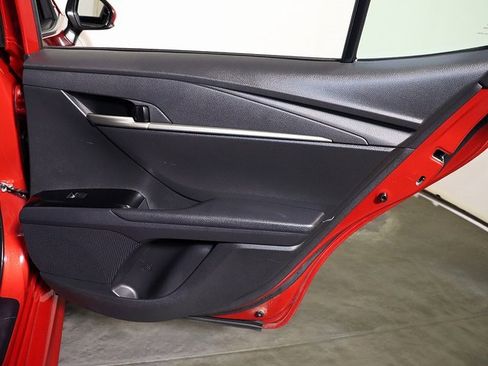 Used 2025 Toyota Camry SE image 27