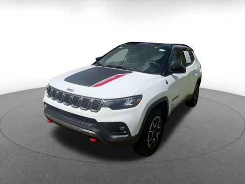 Used 2025 Jeep Compass Trailhawk AWD/4WD image 7