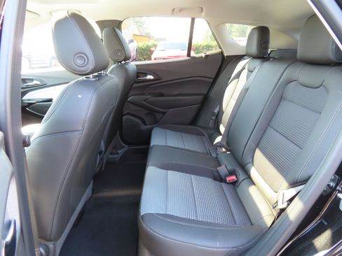 New 2025 Chevrolet Trax LT w/ Sunroof Package image 28