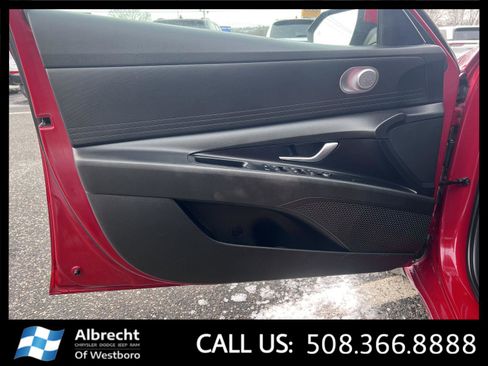 Used 2023 Hyundai Elantra SEL image 11