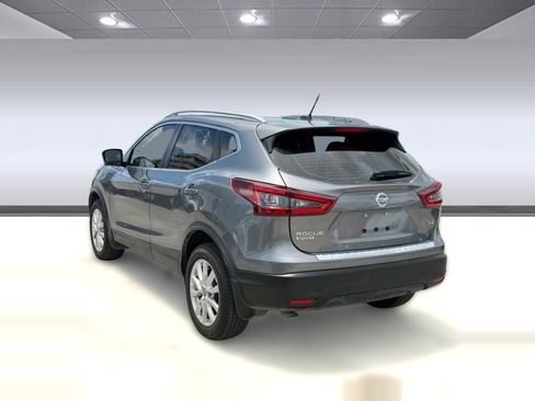 Used 2021 Nissan Rogue Sport SV w/ Technology Package FWD image 3
