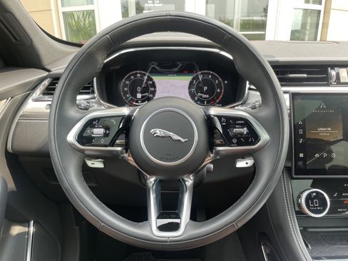 Certified 2024 Jaguar F-PACE R-Dynamic S image 18