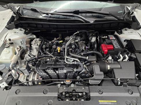 Used 2024 Nissan Altima 2.5 SV FWD image 12
