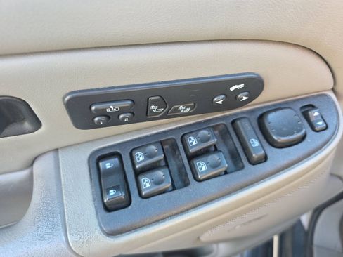 Used 2005 Chevrolet Tahoe LT w/ LT Preferred Equipment Group AWD/4WD image 17