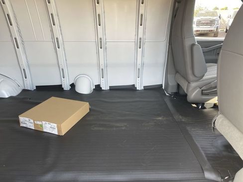 New 2025 GMC Savana 2500 Extended w/ Driver Convenience Package RWD image 27