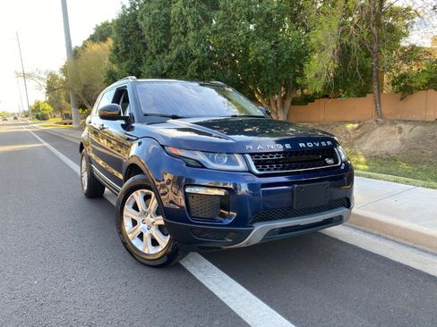 Used 2018 Land Rover Range Rover Evoque SE Premium image 2