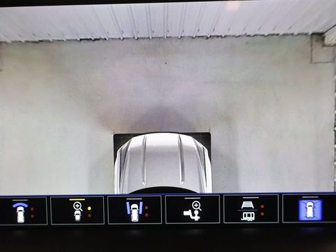 Used 2024 GMC Yukon AT4 w/ Technology Package image 36