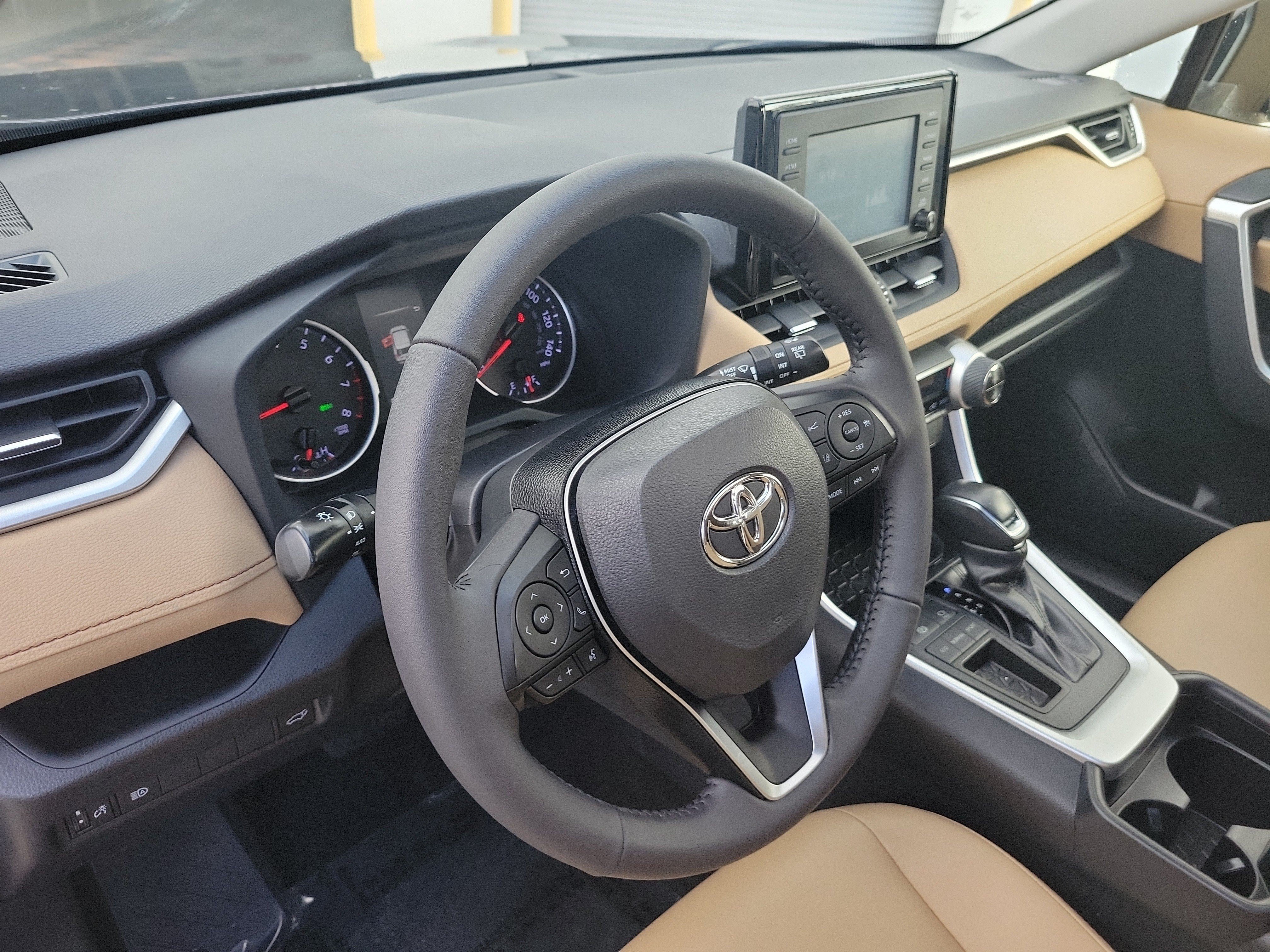 Used 2019 Toyota RAV4 XLE Premium FWD image 25