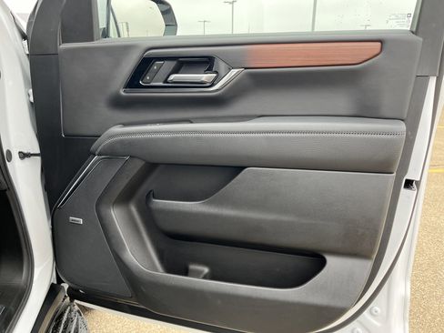 Used 2025 GMC Yukon Denali image 23