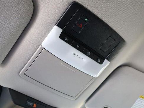 Certified 2025 Nissan Pathfinder SV AWD/4WD image 18