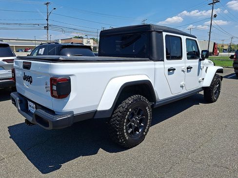 Used 2025 Jeep Gladiator Mojave AWD/4WD image 8