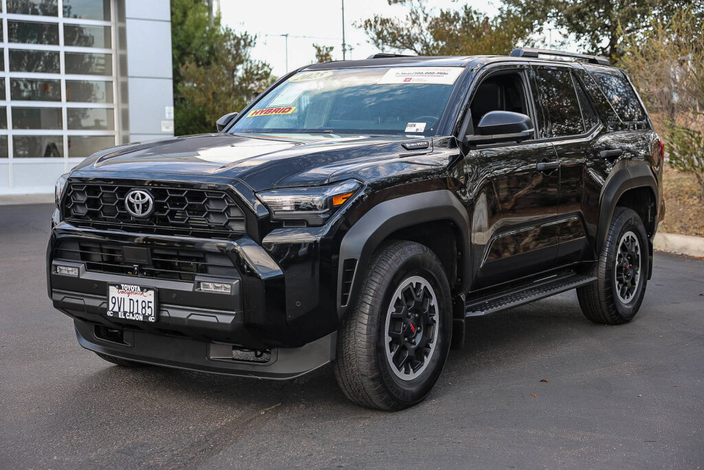 Certified 2025 Toyota 4Runner TRD Off-Road Premium AWD/4WD image 22