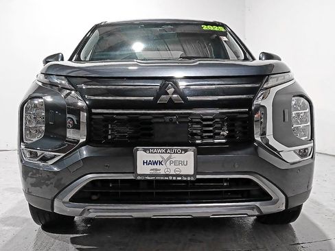 Used 2025 Mitsubishi Outlander SE AWD/4WD image 2