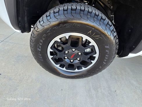 Used 2024 Toyota Tacoma TRD Off-Road image 9