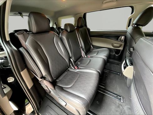 Used 2025 Kia Carnival FWD image 24