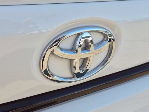 Used 2021 Toyota Corolla SE w/ SE Premium Package FWD image 32