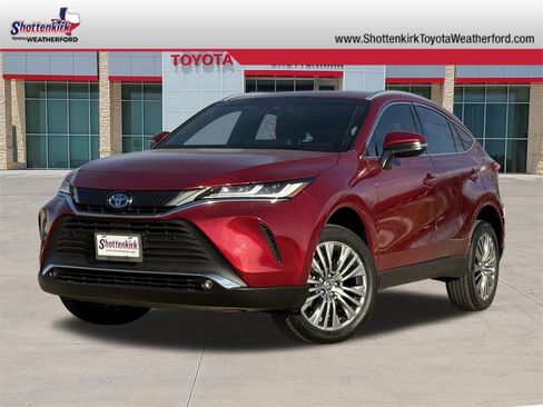 Used 2024 Toyota Venza XLE image 1