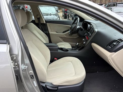 Used 2011 Kia Optima EX image 21