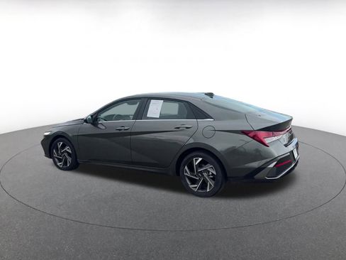 Used 2025 Hyundai Elantra SEL image 10
