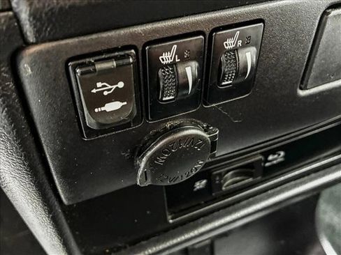 Used 2016 Toyota Sienna Limited Premium image 23