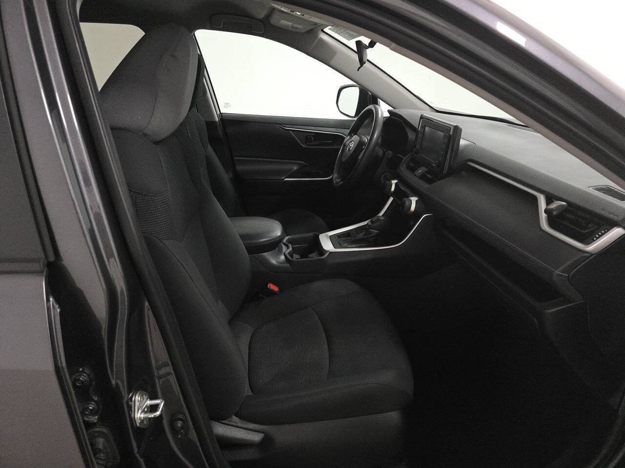 Used 2020 Toyota RAV4 LE AWD/4WD image 7