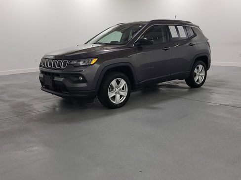 Used 2022 Jeep Compass Latitude image 4