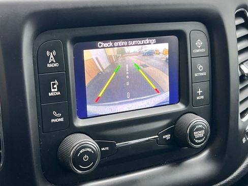 Used 2018 Jeep Compass Latitude image 17