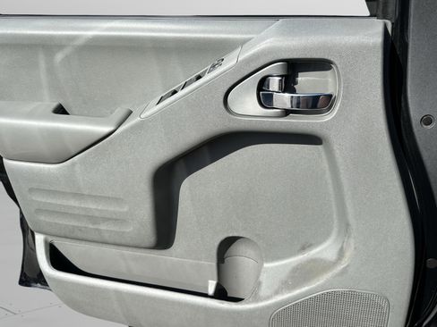 Used 2020 Nissan Frontier SV w/ Midnight Edition Floor Mats RWD image 33