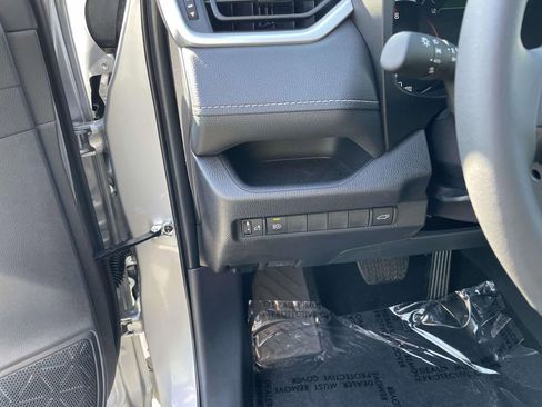 Used 2025 Toyota RAV4 XLE Premium image 32