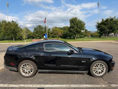 Used 2012 Ford Mustang GT Premium w/ HID Headlamps & Security Pkg RWD image 16