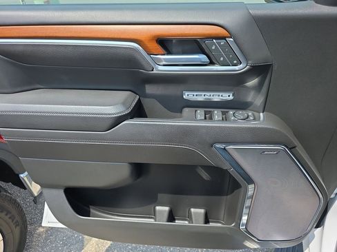 Used 2023 GMC Sierra 1500 Denali AWD/4WD image 18