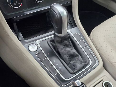 Used 2018 Volkswagen Golf SE image 35