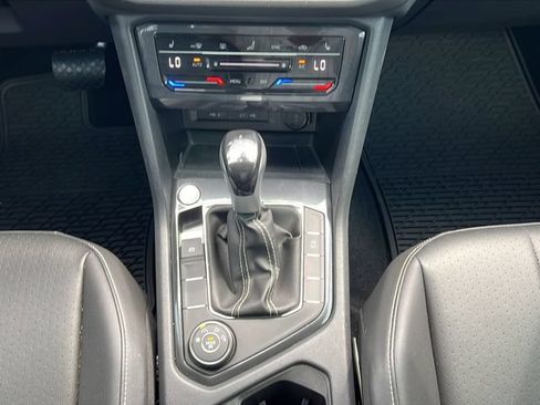 Used 2024 Volkswagen Tiguan SE AWD/4WD image 15