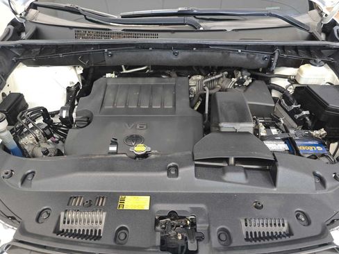 Used 2015 Toyota Highlander XLE AWD/4WD image 9