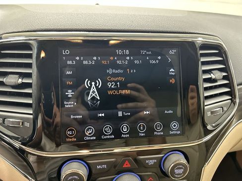 Used 2020 Jeep Grand Cherokee Limited AWD/4WD image 14