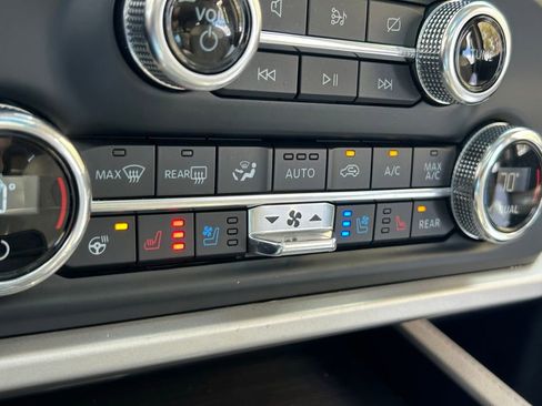 Used 2022 Ford Expedition Limited image 57