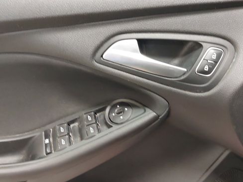 Used 2018 Ford Focus SE FWD image 25