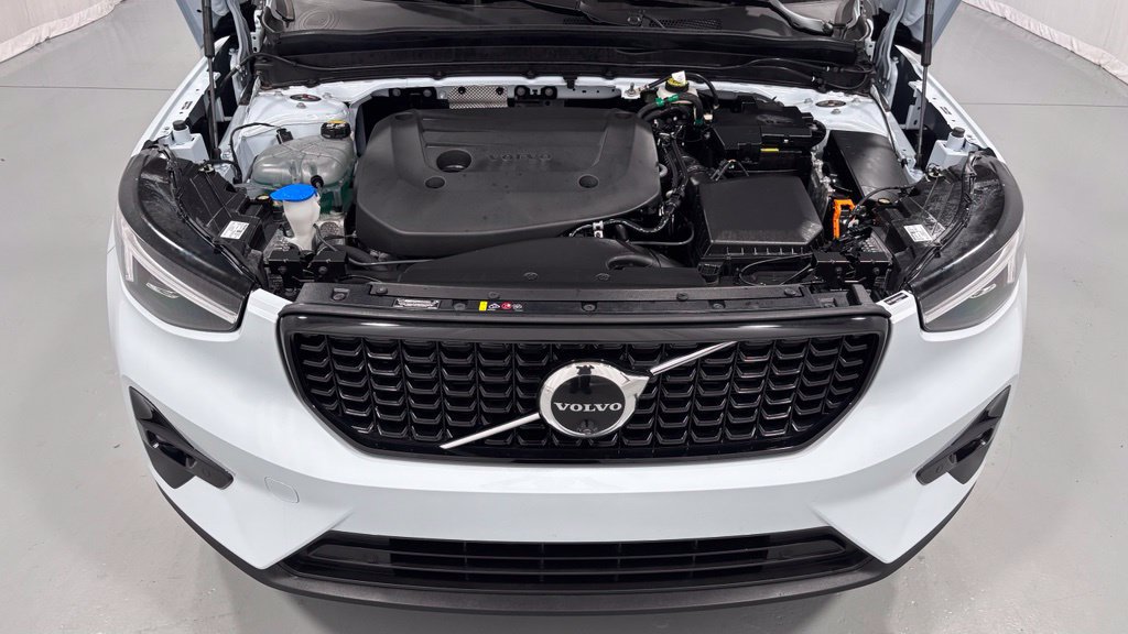 Certified 2026 Volvo XC40 B5 Plus AWD/4WD image 29