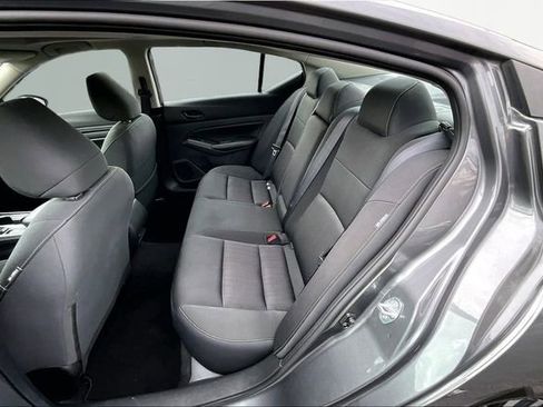 Used 2024 Nissan Altima 2.5 SV w/ SV Premium Package image 16