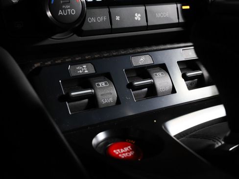 Used 2021 Nissan GT-R Premium AWD/4WD image 39