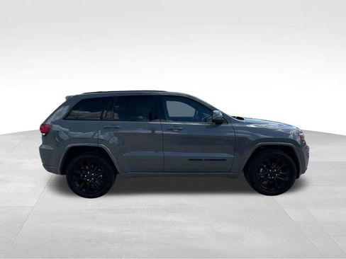 Used 2020 Jeep Grand Cherokee Altitude image 12