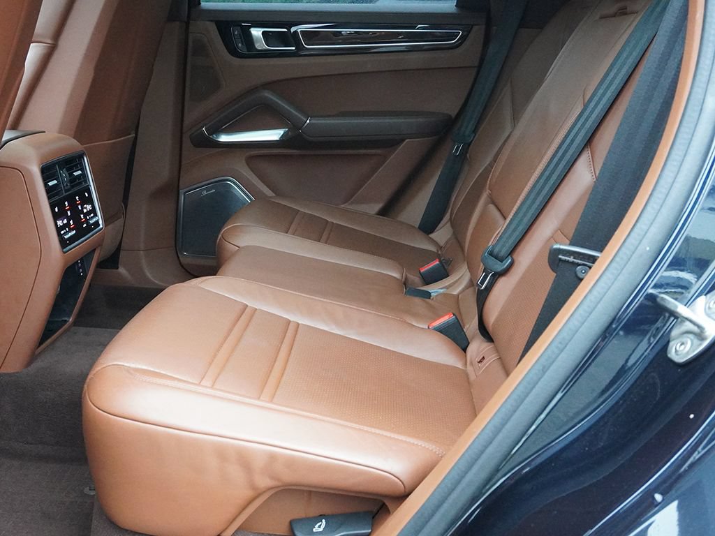 Used 2022 Porsche Cayenne Turbo AWD/4WD image 38
