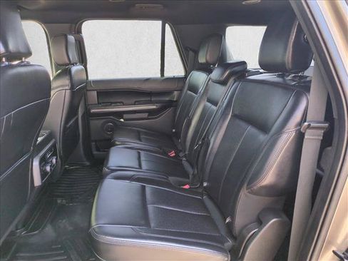 Used 2019 Ford Expedition Max XLT w/ Equipment Group 201A AWD/4WD image 19