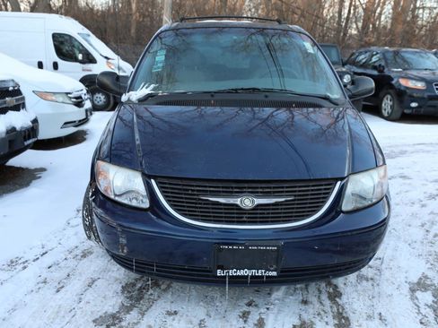 Used 2002 Chrysler Town & Country EX image 3