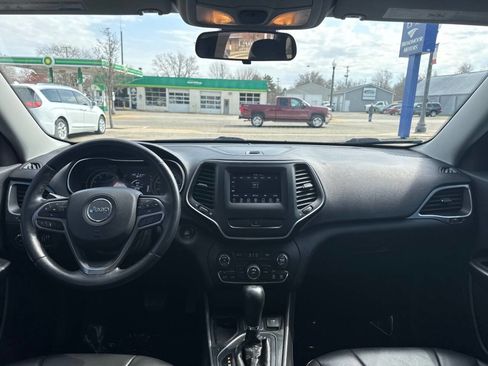 Used 2019 Jeep Cherokee Latitude Plus image 29