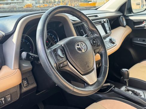 Used 2018 Toyota RAV4 XLE image 9