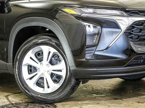 New 2026 Chevrolet Trax LS FWD image 4