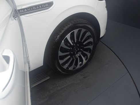 Certified 2022 Lincoln Navigator Black Label image 18
