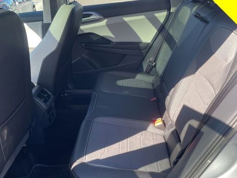 Used 2025 Volkswagen Taos SE w/ Panoramic Sunroof Package AWD/4WD image 19