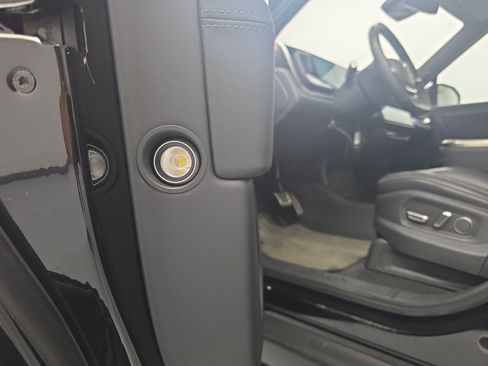 Used 2024 Rivian R1S Adventure AWD/4WD image 32